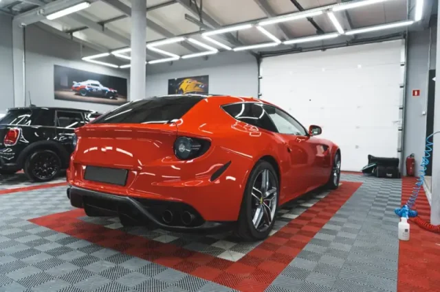 nakładanie powłoki ceramicznej na auto